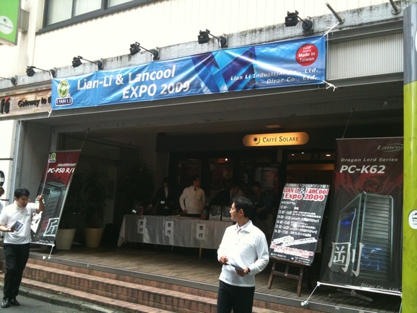 今日はリナックスカフェでLian-Liのイベント実施中。夕方にはプレゼント大会もあり。