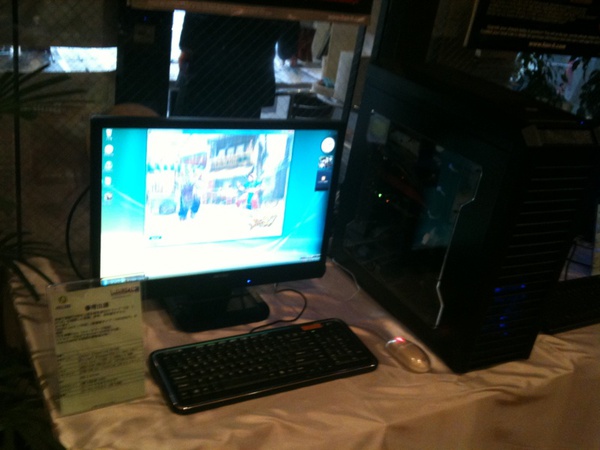 Lian-LiイベントでOCZのPCIe-SSD, Z-Driveが動いてます。デモはスト4流れてるだけですが、自由に操作できる状態。