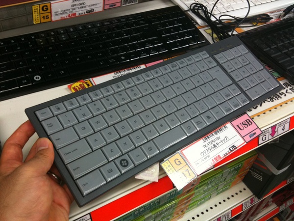 このキーボード、ちょっと好きなデザイン。渋いなぁ。クレバリー2にて。(編集部S）