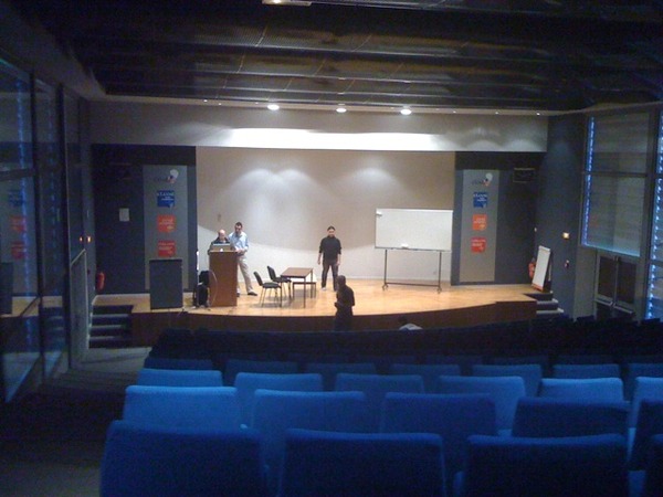 La scene se prepare
