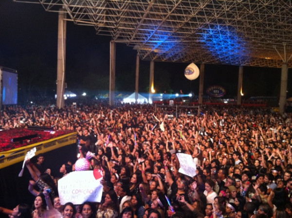 Que maassa o show em Uberaba MG..hoje o dia foi corrido dmais pra mim! Fechei cm chave d ouro.. 