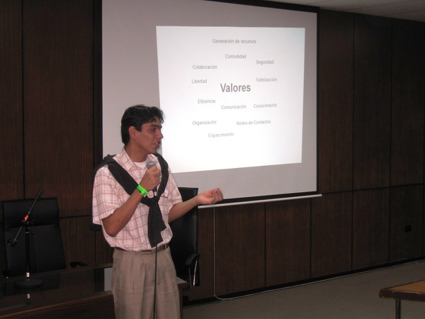 #barcampquito 09, #sala1 Leonardo Gaviria hablando sobre la Cultura Digital y un futuro libre