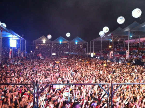 Recorde de publico de todas as edicoes do Rodeio de Leme SP ;) pensa numa galeeeera?! Demais!