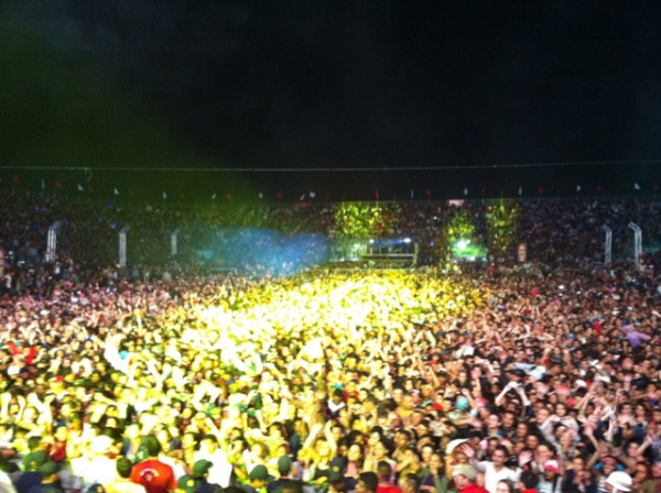 Num dava nem pra galera se mexer hj no show em Itaquaquecetuba SP! recorde de publico! Valeu demais!