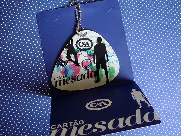 Além do cartão presente, agora a C&A tem um Cartão Mesada sendo vendido no http://www.cea.com.br/2009/cartaomesada.aspx