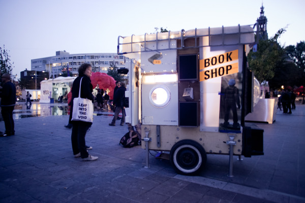 Mini Blue Helmets book shop by Refunc #TDA11