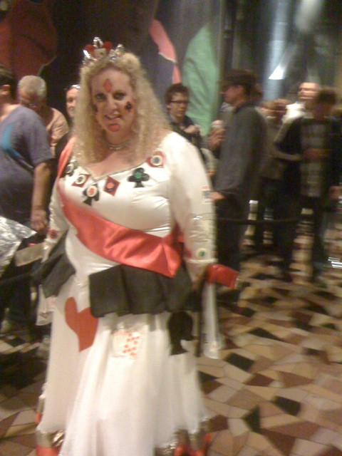 Mine eyes! Mine eyes! Look at the crazy #wsop lady!!!!