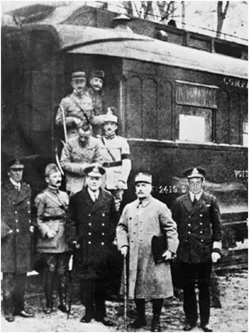 Nicolas Sarkozy lors de la signature de l'armistice à Rethondes de 1918 #nicolassarkozypartout