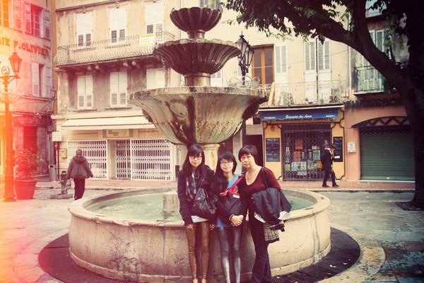 mom, @spider_deb and I at Grasse, France, yesterday afternoon.