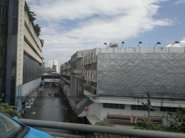 @js100radio ซอยข้างพาต้าปิ่นเกล้า