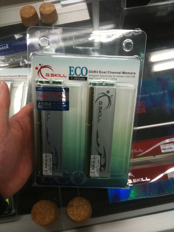 1.35Vで動作する低電圧DDR3メモリ発売(オーバークロックワークス)。2GB×2枚セットで、PC3-12800/PC3-10666対応の複数モデルが販売中。