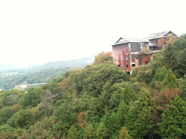 廃墟。
