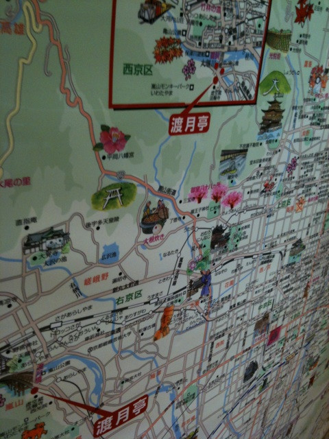渡月亭(とつきてい)のフロント前に貼ってあった京都観光案内図。