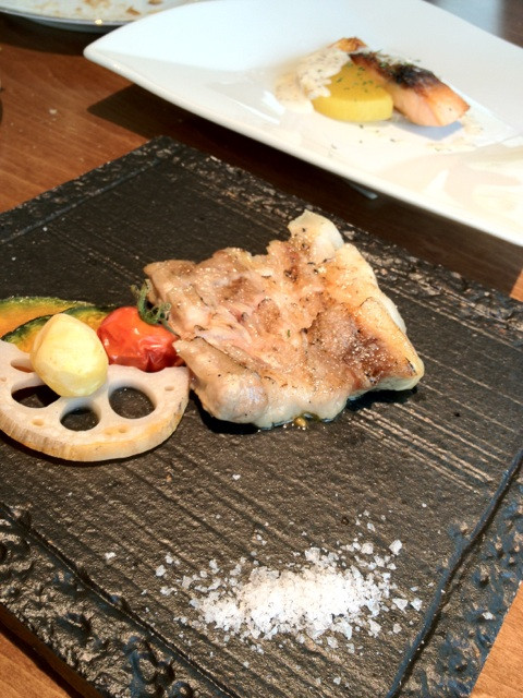 サクラオオブタと鮭のムニエルクリームマスタード。うまうま（・∀・）