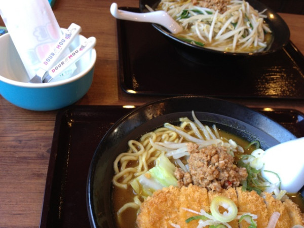 ロースカツうまこくカレーらーめん＆にらもやしこいこくカレーらーめん（・∀・）