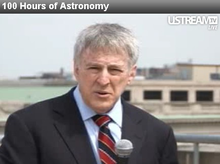 Astronomy world coordinator (if there were such a title) Mike Simmons, of http://www.astronomerswithoutborders.org (and now the 100HA chair), on the roof of the Franklin Institute.