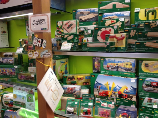 木製の鉄道おもちゃ。 BRIO Railway いろいろ。