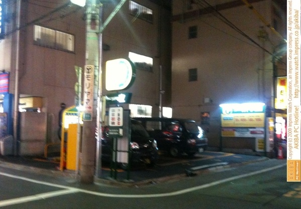 T-ZONE.横のコインパーキングの運用スタート。4台駐車可能。「三井のリパーク外神田3丁目」8:00-24:00 30分400円／24:00-8:00 60分100円。