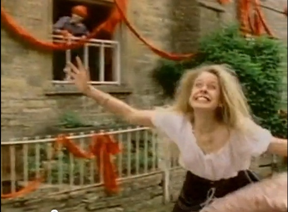.@SecondHandStore linked me to Safety Dance to cheer me up. Paused in the middle. Got this. Heh. I'm smiling now.