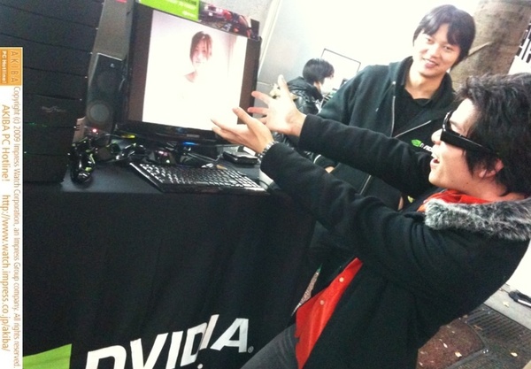 グラビアアイドルの胸の谷間画像をNVIDIA 3D VISIONで見て興奮する某Watch編集スタッフ