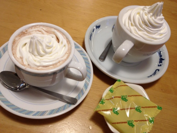 ウインナーコーヒーとココア。生クリームたっぷり（・∀・）