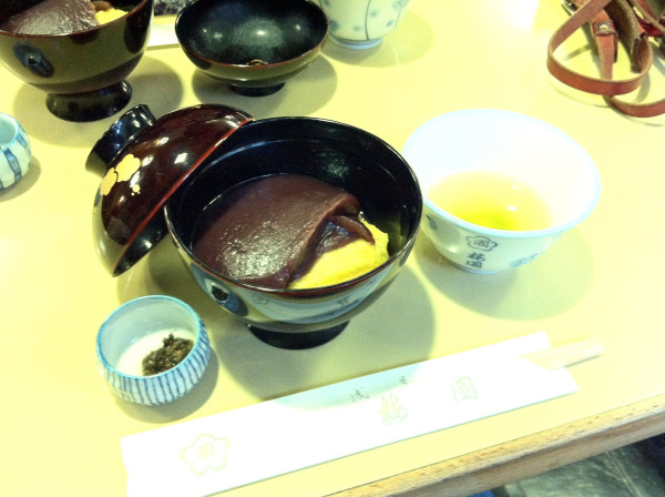あわぜんざいなう。 http://maps.google.com/maps?q=35.712607,139.796500