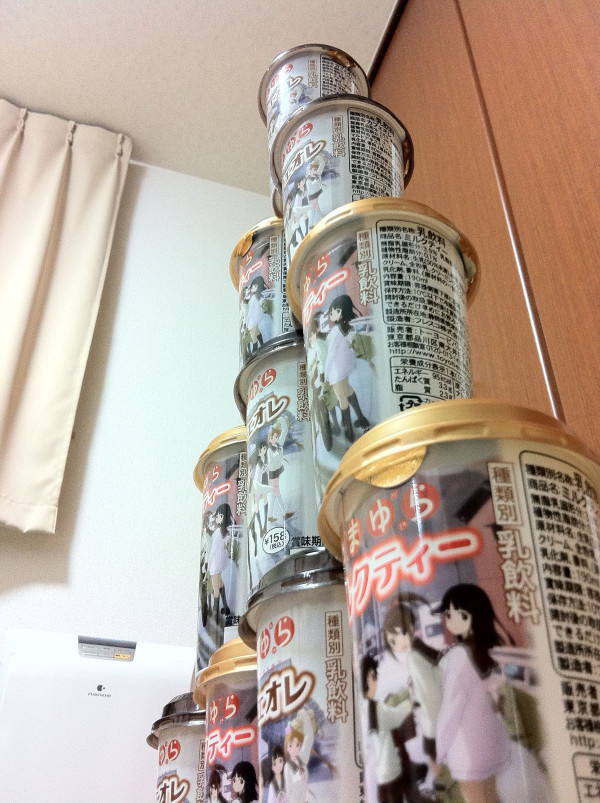 秋葉原でほぼ3割引で買ってきたたまゆらカフェオレとミルクティーを並べてみた。賞味期限がいずれも1月31日なので、早いこと飲まないとね。
