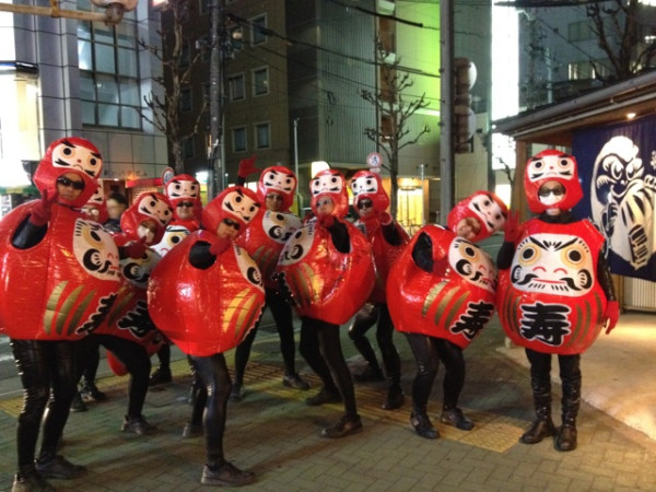 たら福の前にいたダルマたちｗ
