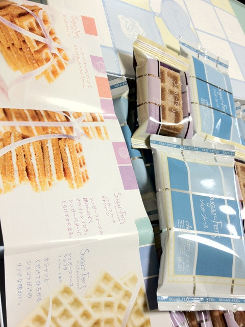 グレープストーン 銀のぶどう Sugar Fers Chocolate &amp; Between シュガーファース ショコラ＆ビトウィーン。ホワイトチョコレートでコーティングされてたり中に挟んであったりすくカリッとしたウエハース（・∀・）