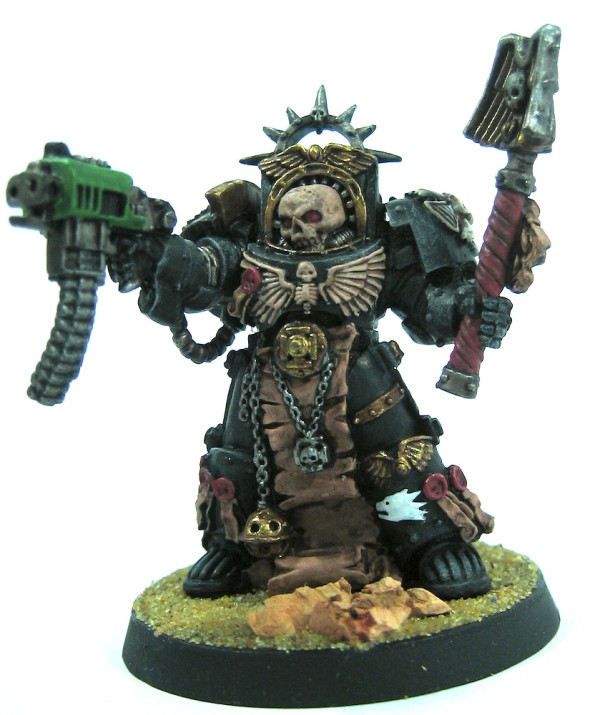 My modest contribution to #miniaturemonday, a work-in-progress Salamanders Terminator Chaplain
