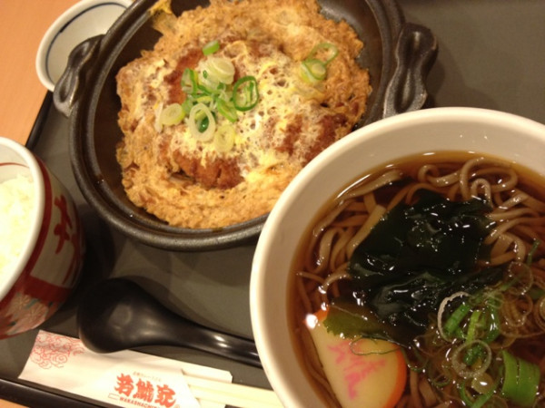 カツ鍋定食。なんかいつもこれ食べてる……