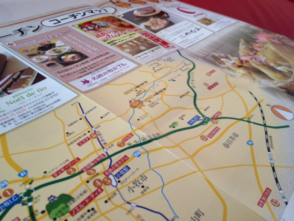 小牧発祥！！ 名古屋コーチン コーチンマップ。名古屋コーチン発祥の地には MAPCODE 4 806 258*56 が載ってる。開発した海部家の墓も大泉寺  MAPCODE 4 836 354*52 とマップコードが書いてある。