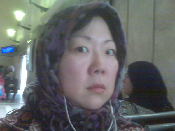 Tryin to blend in even tho there's bedbugs in my hair
