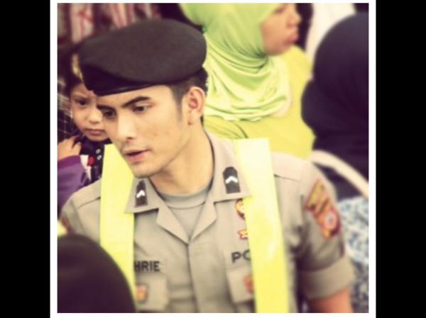 siapa yang mau ditangkap sama polisi ini? >> 