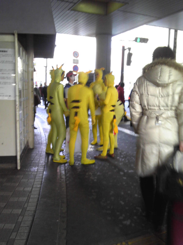 変なピカチュウが渋谷にいる