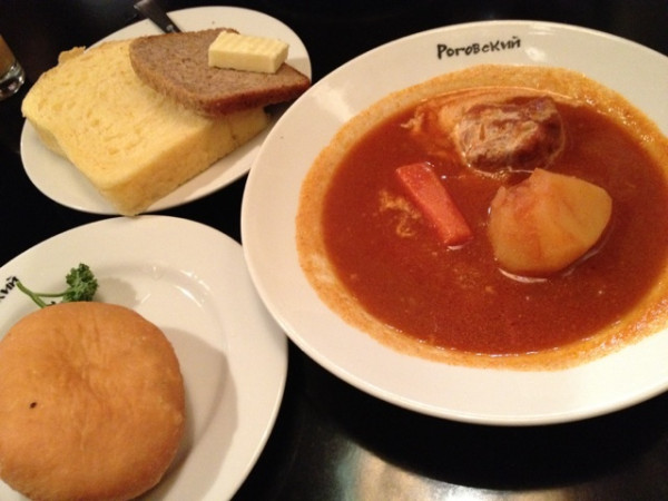 ボルシチとピロシキとちょっと冷えてるパン（・∀・）