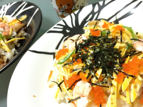 夕飯に五目ちらし寿司（・∀・）