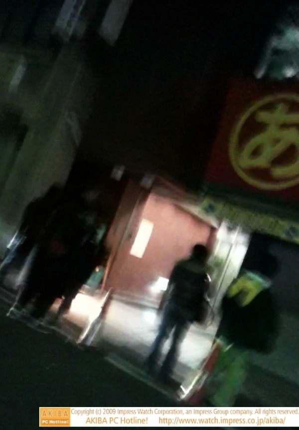 JAM AKIHABARA前には10人くらいの列あり。