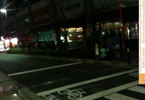 ヨドバシAKIBA前に40人ほどの列が出来ている。