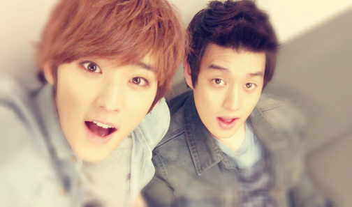 오늘은...일빈？ㅋㅋ 짜잔~ 今日は Elvinです！ 今日 笑いながら美しい１日を過ごしてね~*^^* Here comes Elvin! I wonder why we are so surprised... Haha