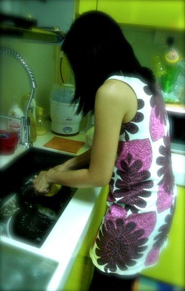 The chic washer-lady of the night. She's not on twitter. If you don't tell her, she can't scold me!