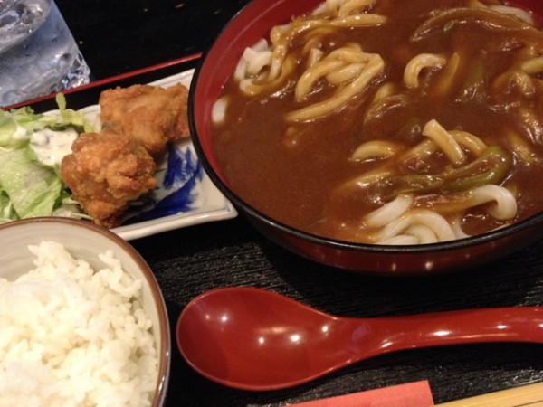 カレーうどんと鶏唐揚げうまい（・∀・）