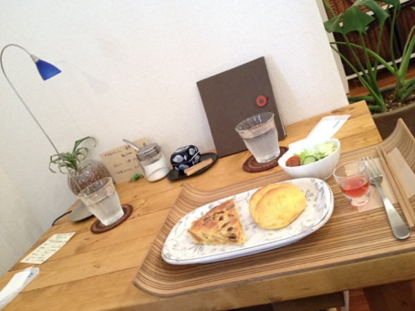 キッシュ、人参パン、食前酢、サラダ（・∀・）