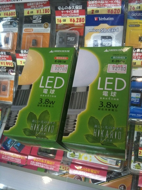 ちなみにパソコンハウス東映にはグリーンハウスブランドのLED電球も入荷。