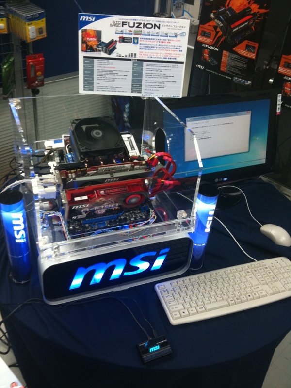 オーバークロックワークスのFUZIONのデモは現在PCのセットアップ中。1時間後位に液体窒素を使用してのデモを行う予定とのこと。