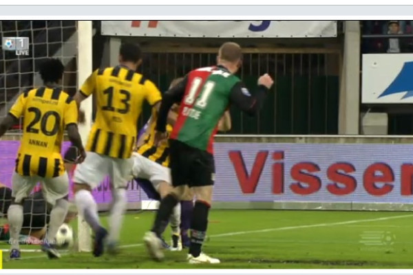 Is de bal wel óf niet over de lijn?! #necvit Beoordeelt u zelf: