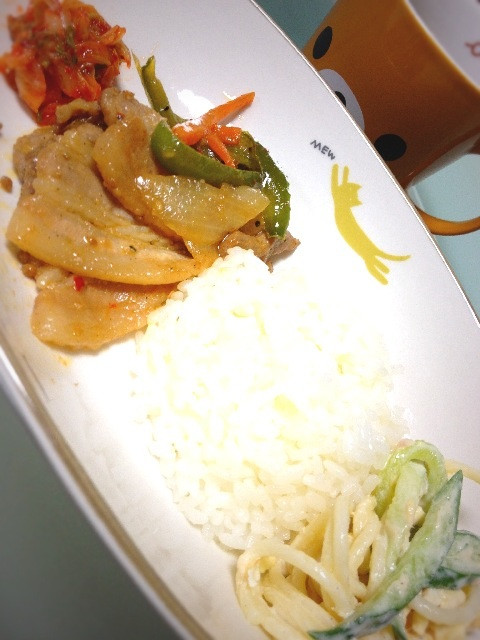 ゆうはーん。カフェごはんっぽいのを狙ってみたんだけどなんかいまいちちがう。