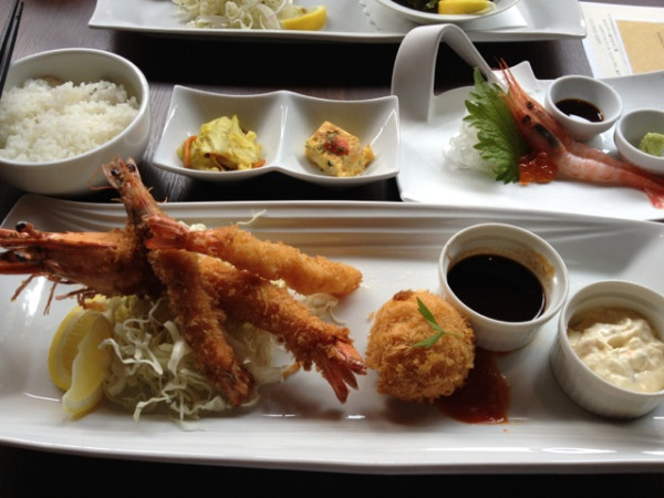 海老ランチ＼(＾o＾)／ エビフライとか海老の刺身とか。ランチタイムのドリンクに柚子ジンジャーとかいちごみるくとかあるのが楽しい。