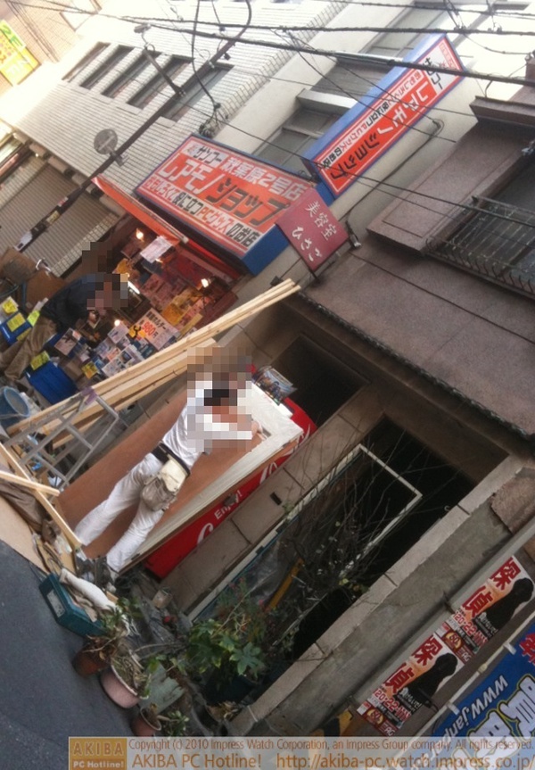 サンコーレアモノショップ秋葉原2号店右隣の美容室ひさごが改装工事中。美容室として再オープンか、別の店舗に改装か？