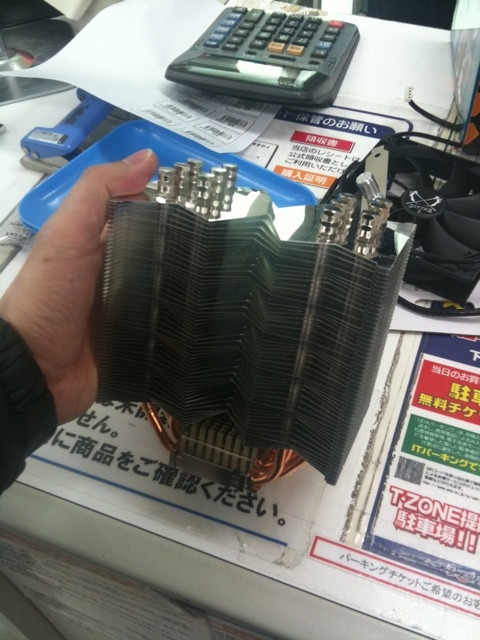 サイズの新CPUクーラー 夜叉のサンプルがT-ZONEに入荷。来月発売予定。
